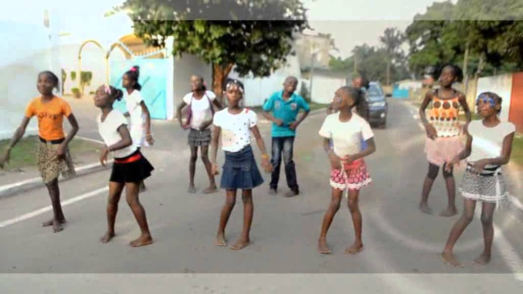 les enfants de la jeunesse de kinsoundi barrage6