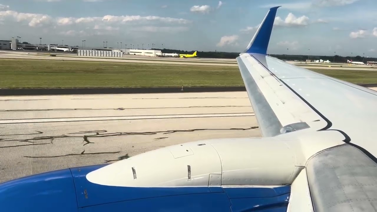 United Airlines B737-900ER Takeoff from John Glen International Airport (CMH)