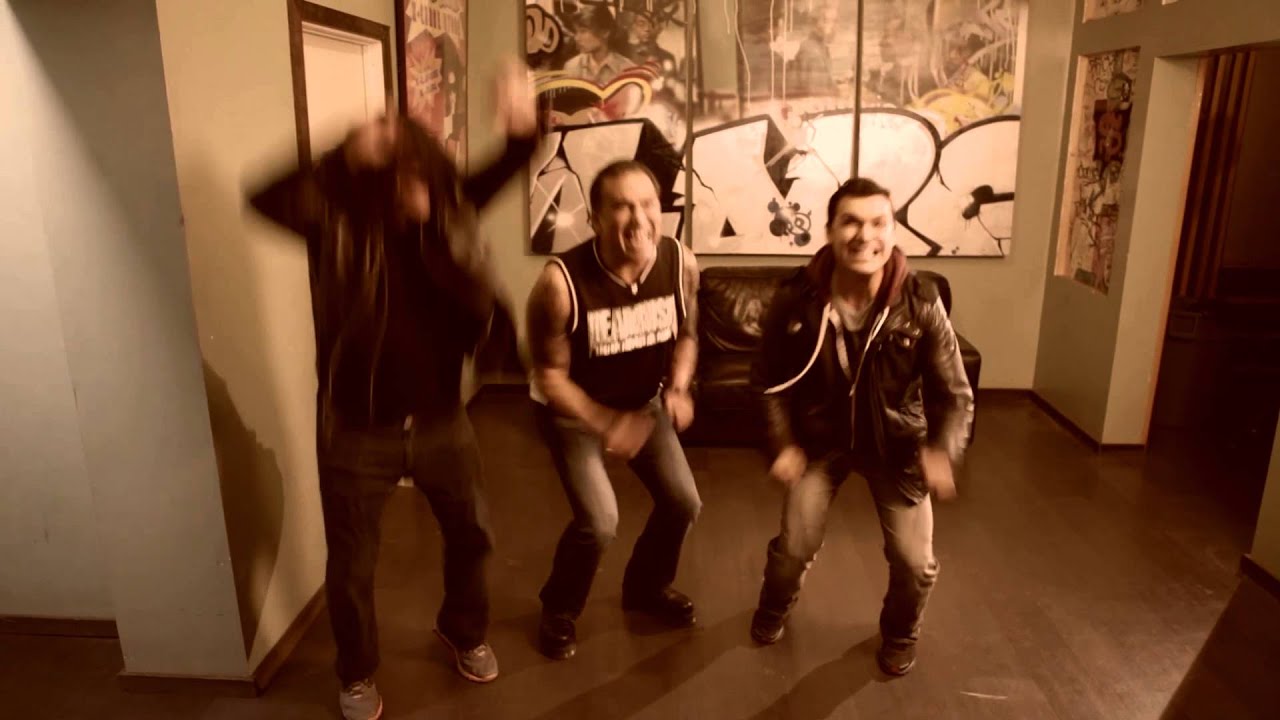 Arbor Live S03E08 Blooper Stevie Salas hits the wall