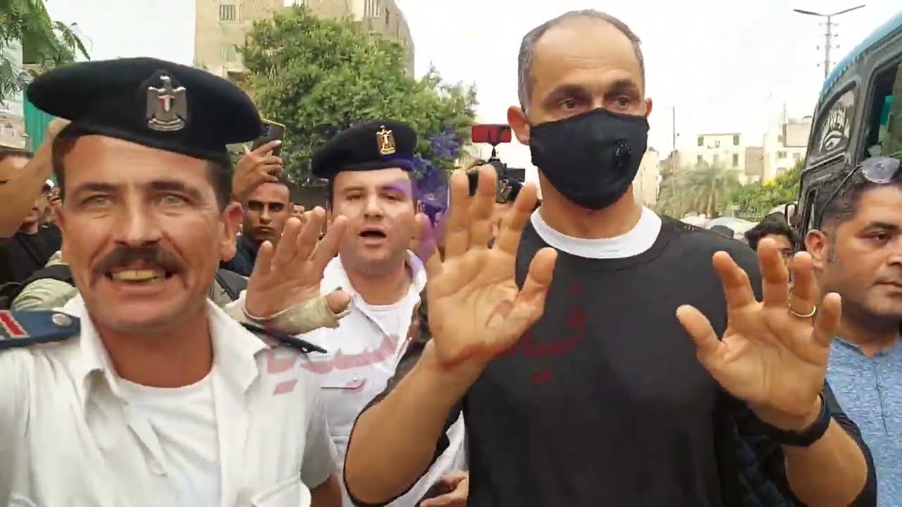 الدنيا اتقلبت لحظة وصول جمال مبارك جنا**زه فريد الديب في السيده زينب