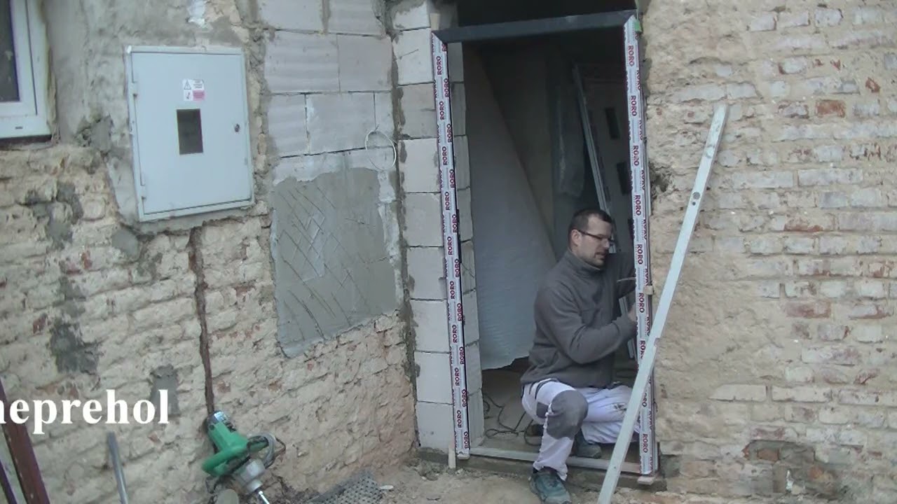 Osazení plastových vchodových dveří