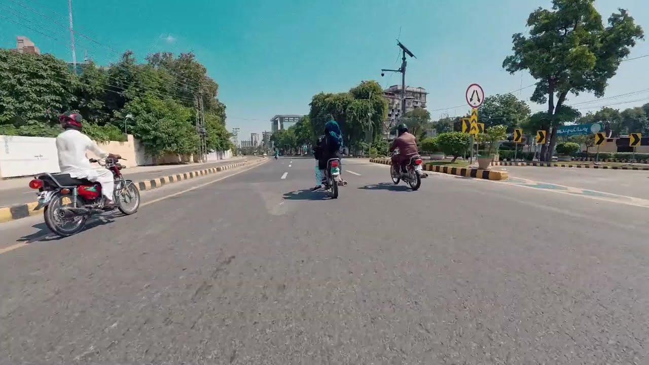 Gulberg Main Boulevard on a bright Sunday morning of September when Winters are around the corner.