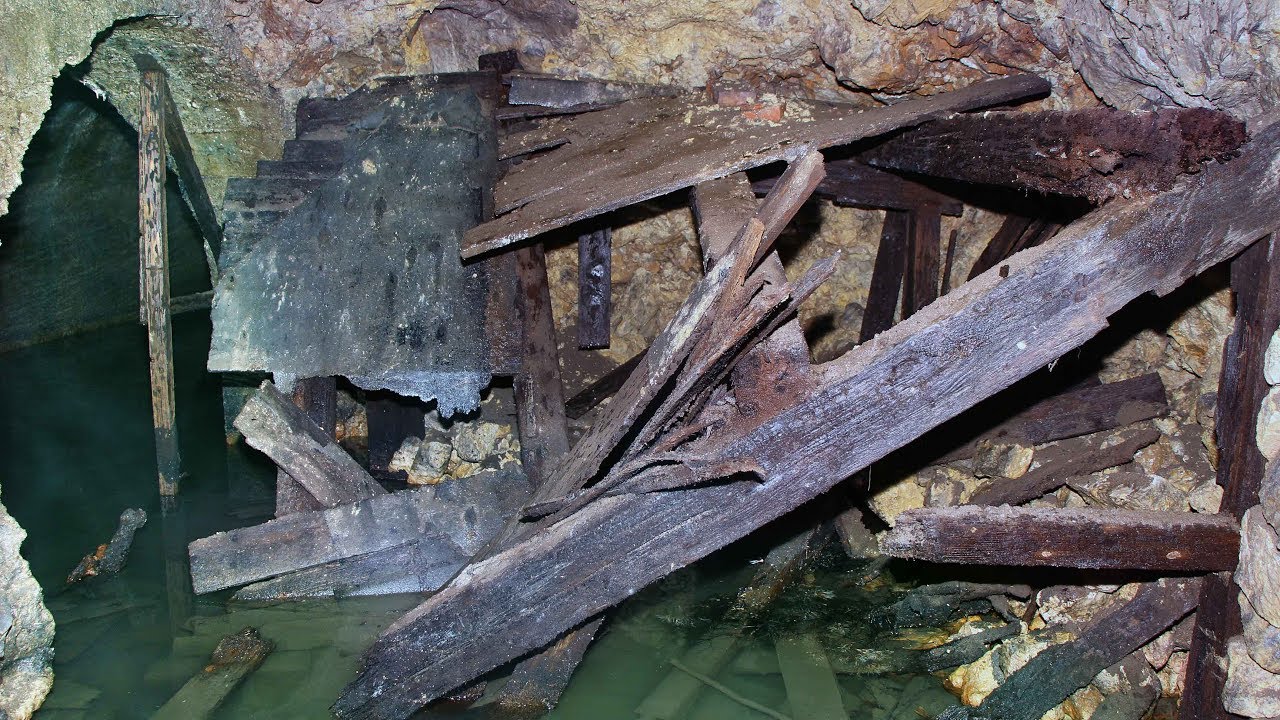 Tief drinnen im Berg - Bunker - Stollen - Labyrinth - Enzesfelder Hauptbunker (2) Lost Places/AF199