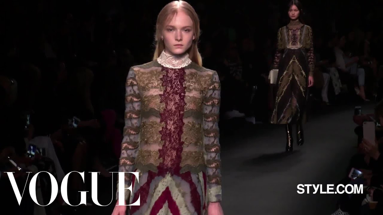 Valentino Fall 2015 Ready-to-Wear - Fashion Show - Style.com