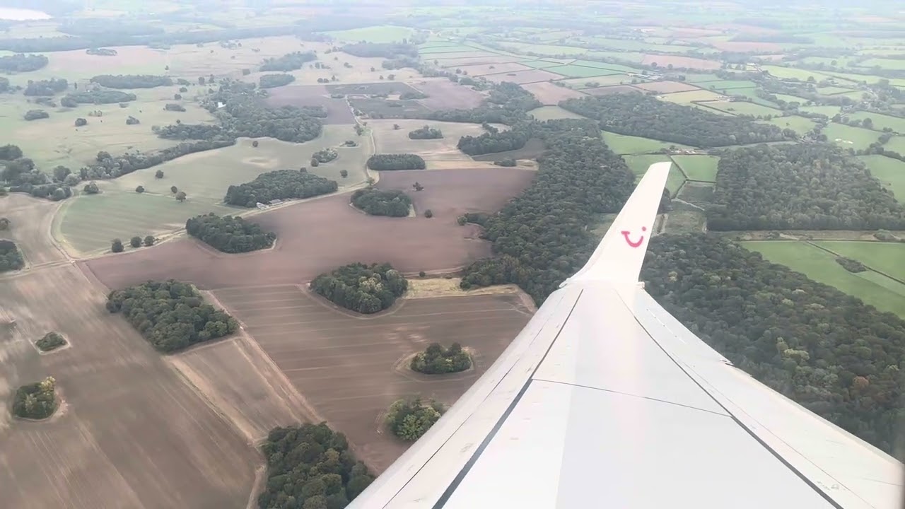TUI 737-800 departing Manchester Airport