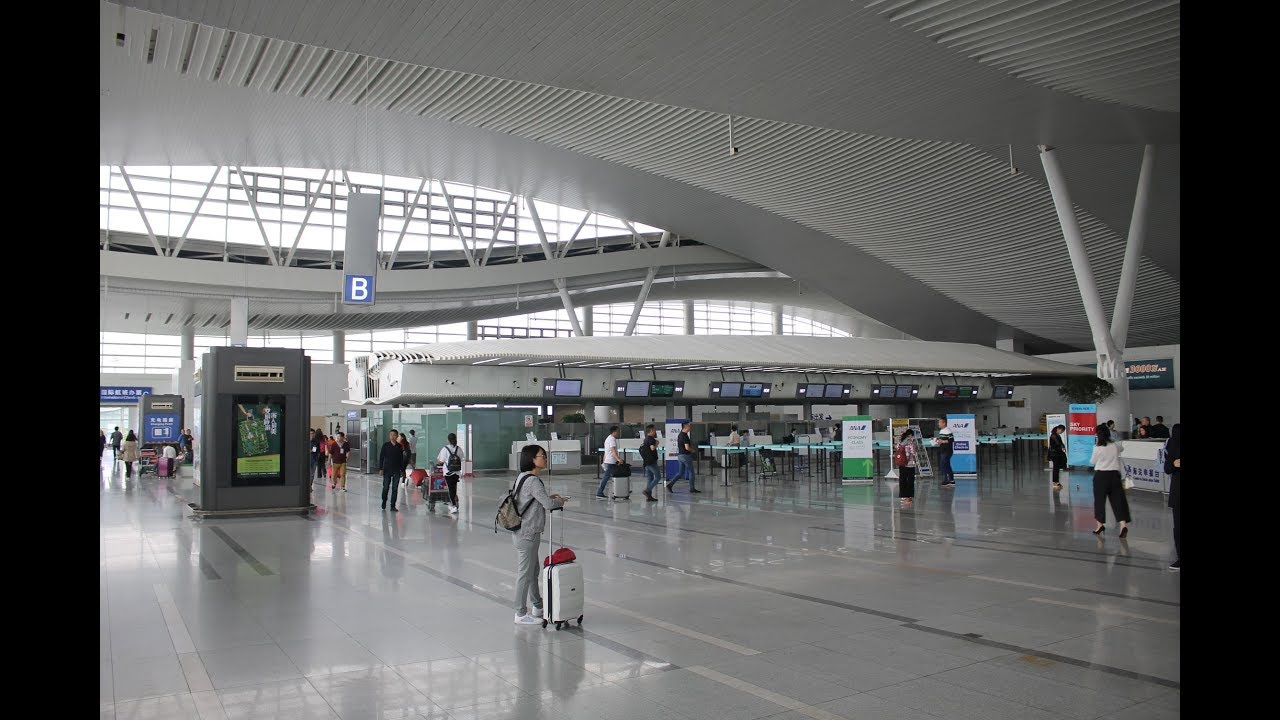Leaving the Hangzhou Xiaoshan International Airport