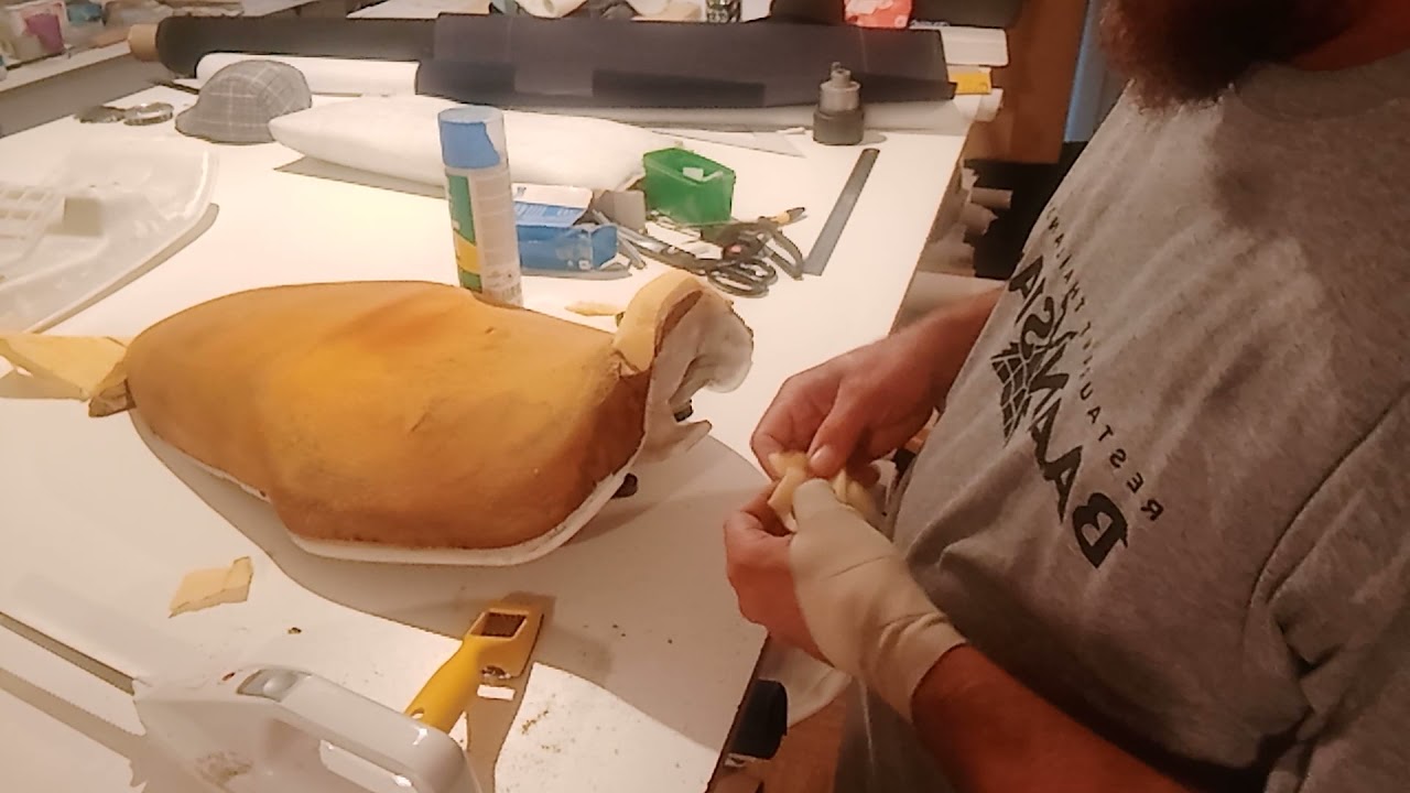 Technique de réparation de mousse sur selle moto bandi 600.