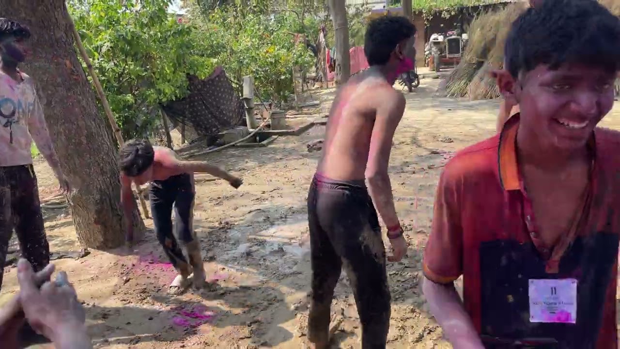 हैप्पी होली दोस्तों 🙏✨❣️😂