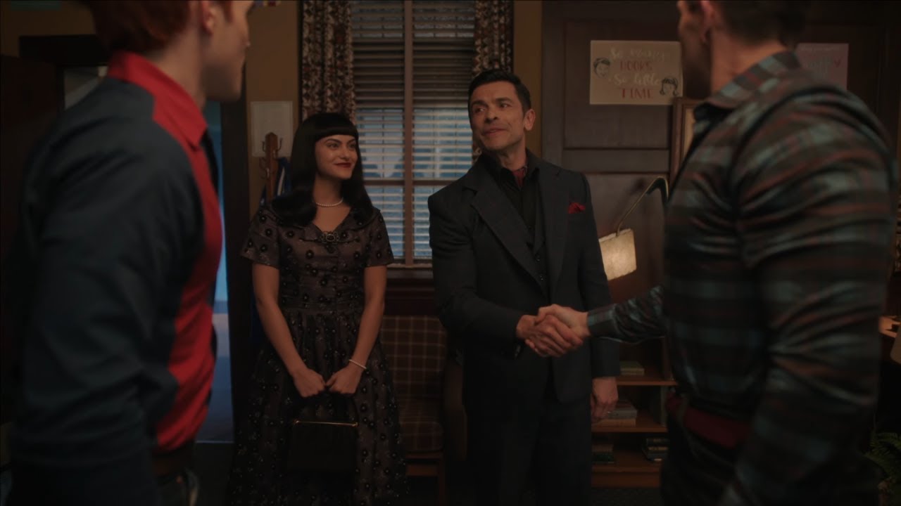 Veronica Introduce Hiram Lodge To Her Friends - Riverdale S07E13