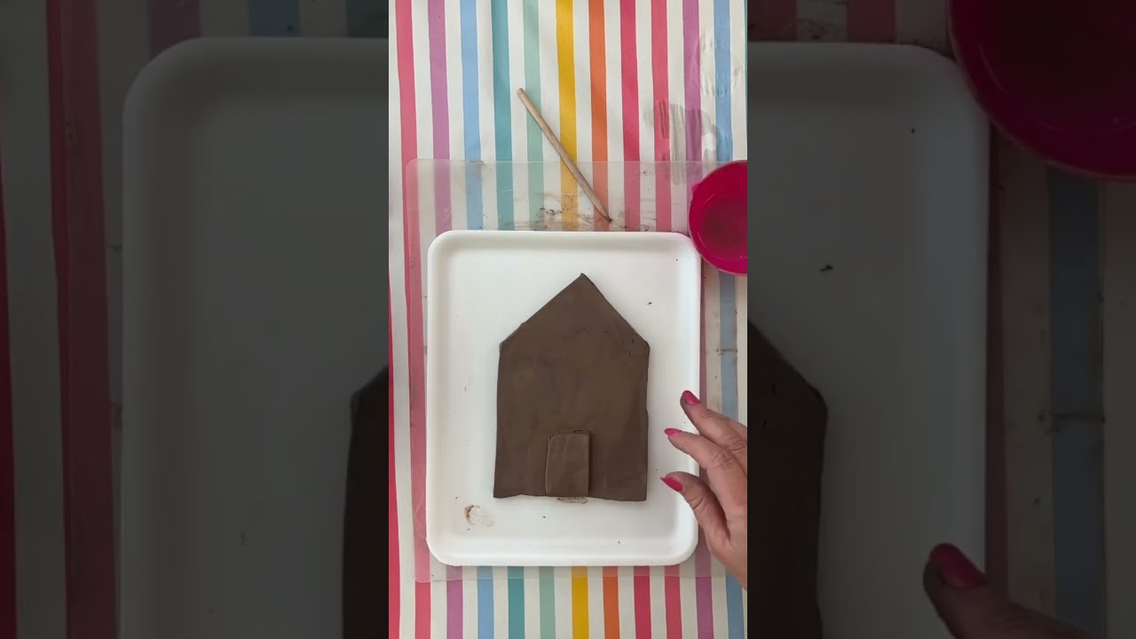 Clay House #elementaryart #kindergartenart #claylesson #clayproject #clayart #managingthemess