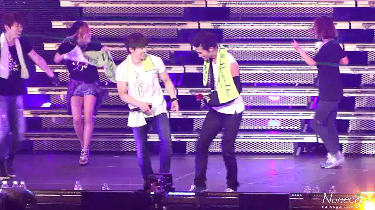 120525 Six Beautiful Days in Budokan - Hands Up (Okit Moment)