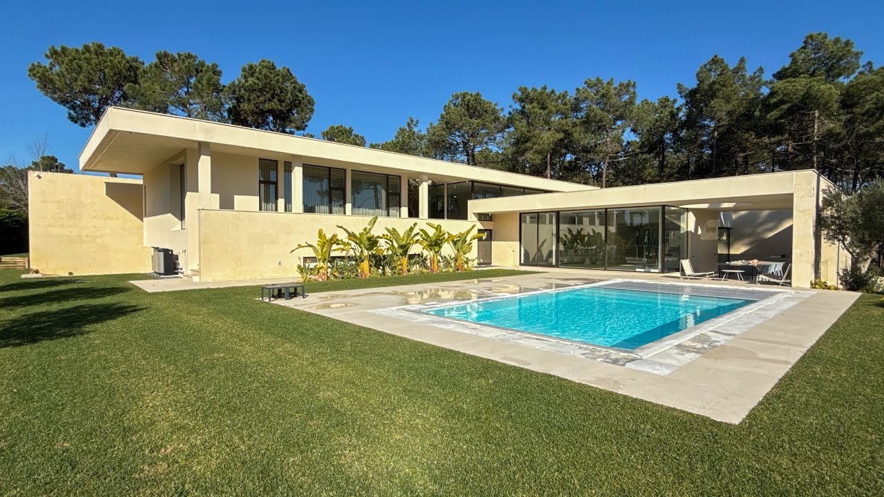 FABULOUS 5 BEDROOM VILLA IN HERDADE DA AROEIRA
