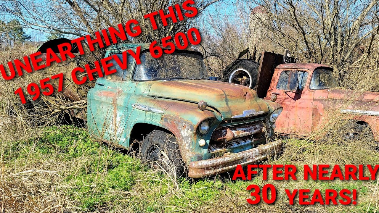 Раскопки Chevrolet 6500 1957 года, который бросили умирать! СПУСТЯ 30 ЛЕТ! И ОН НА ХОДУ!!