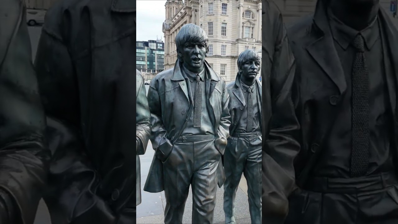 The Beatles statues. Liverpool and the Mersey River 