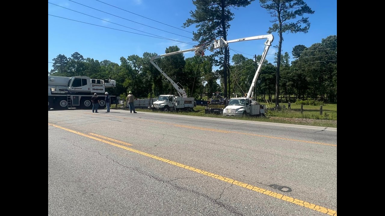 041723 OVERSIZE LOAD CRASH CLOSES SH 105 UNTIL DARK
