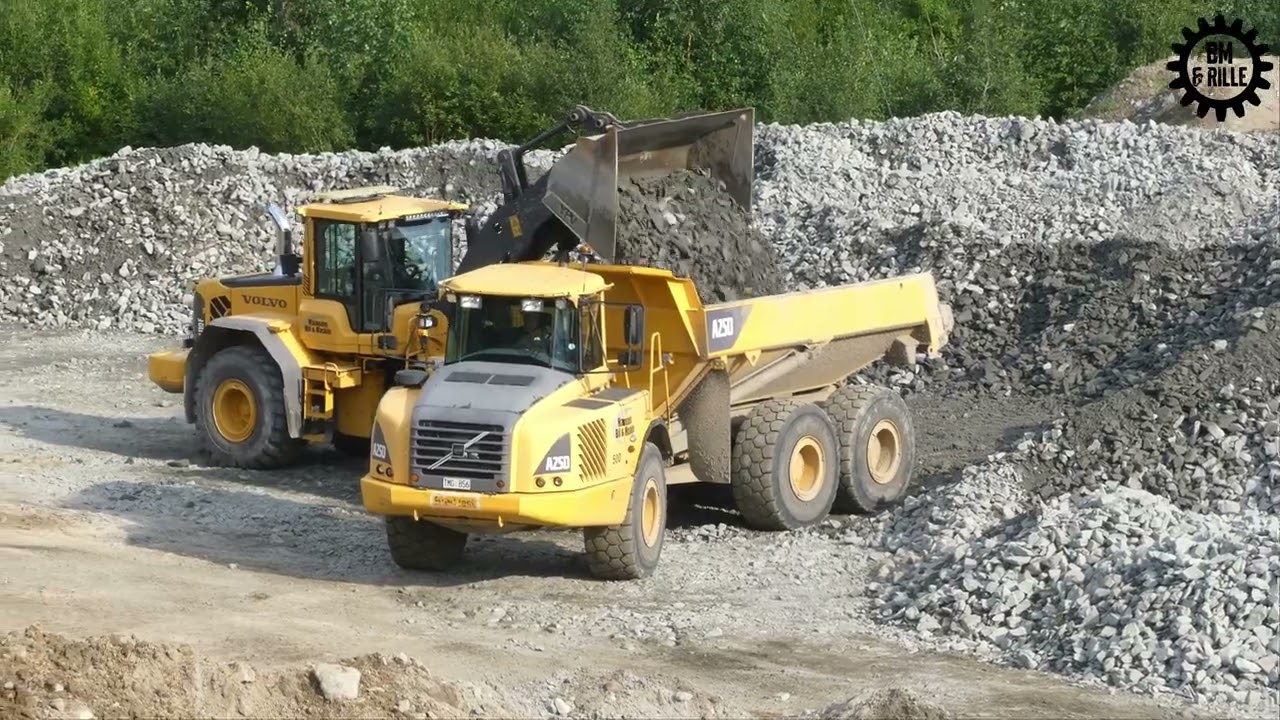 Volvo L110F reloading gravel on 2x A25D ADTs