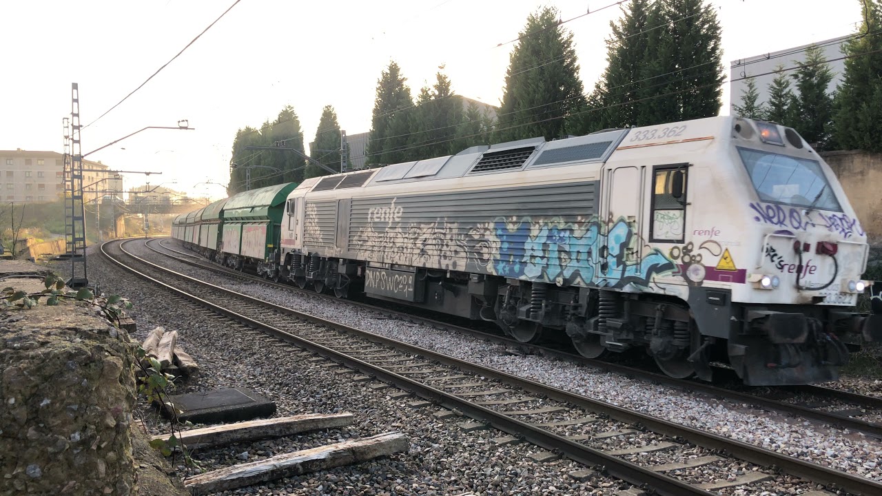 Renfe Mercancías 333.362.2 con un canteras con roca caliza a Poago