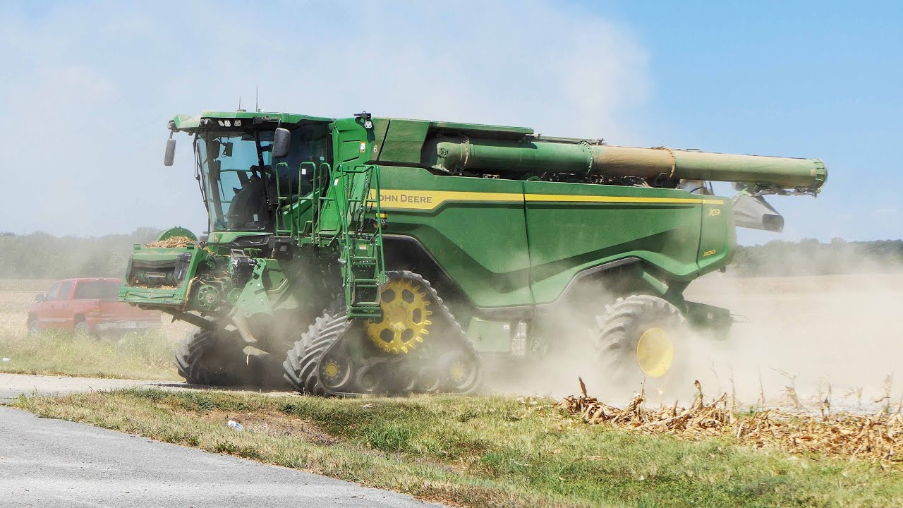 JOHN DEERE X9 1100 Harvesting Corn at Full Speed | CORN HARVEST 2024