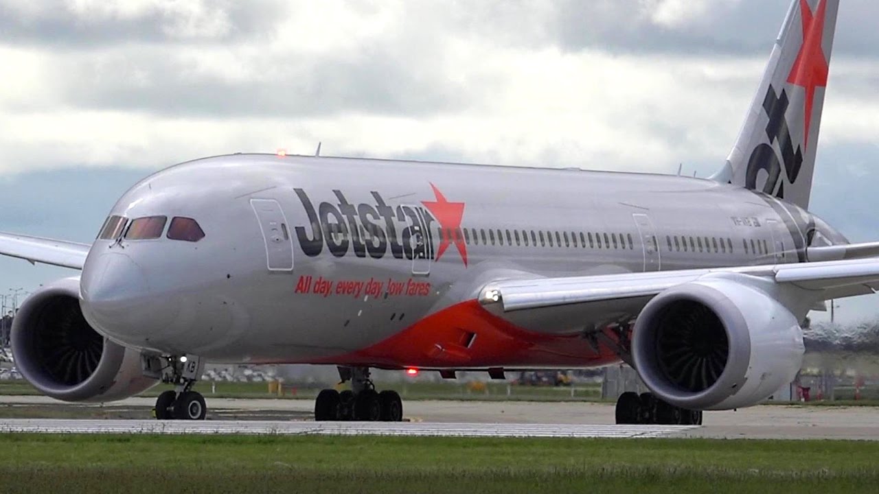 2016 Plane Spotting ● Jetstar Boeing 787-8 Dreamliner - Landing & Takeoff Melbourne Airport