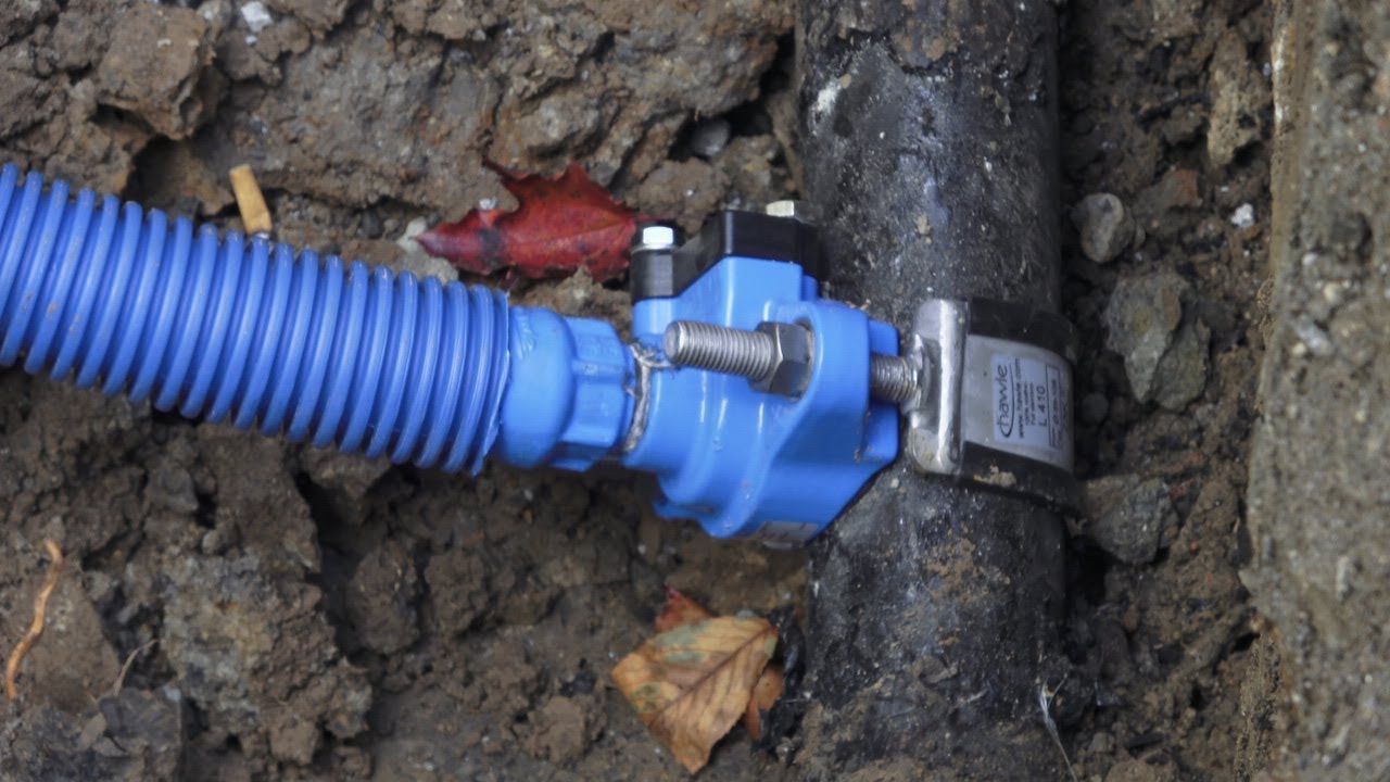 Raccordement &agrave; une conduite d'eau.