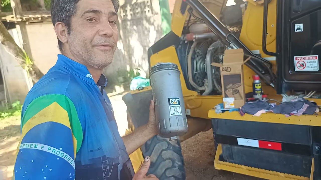 Como trocar o filtro hidráulico da retroescavadeira CAT 416