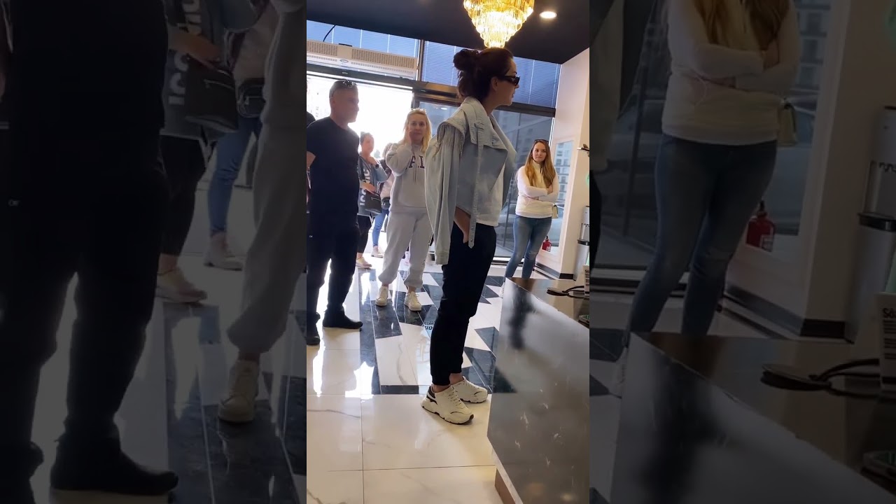 dilan Polat'ın ekibi dilan polat'a şaka yapıyor