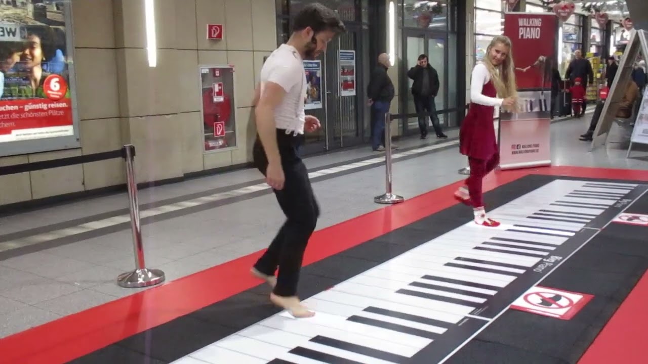 Dass größte Fuß Piano, vor ein paar Jahren im Hauptbahnhof Mannheim 