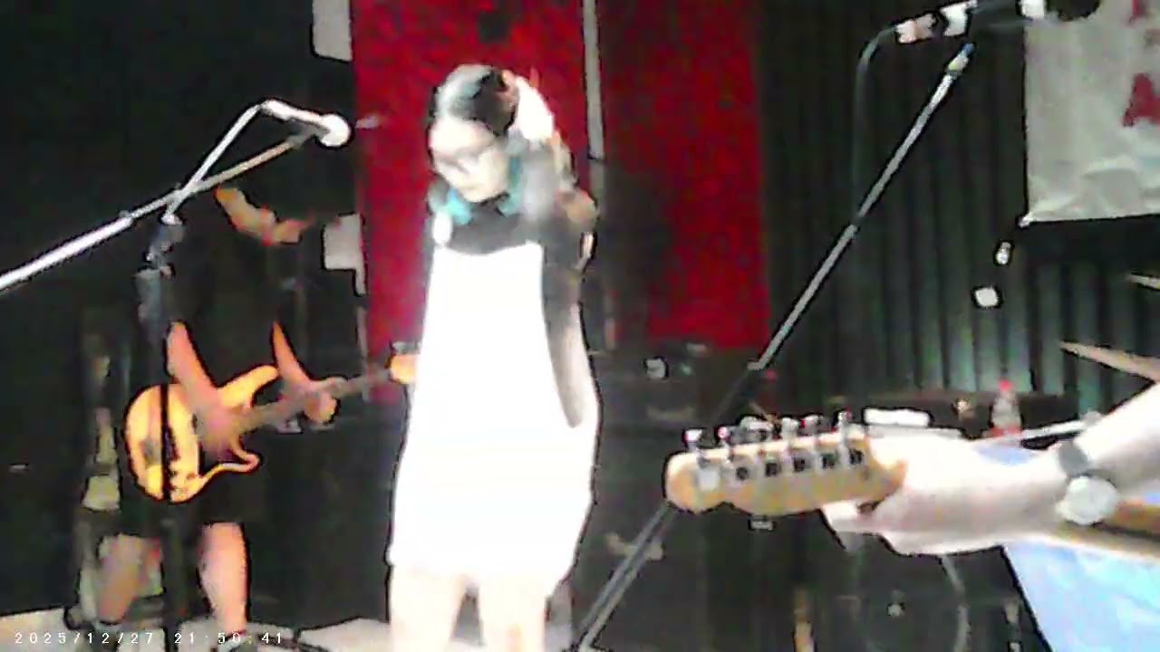 Aggi - Lovelee Sweet Darlene (My Bloody Valentine Cover) (Live at Disanorak Presente 3)