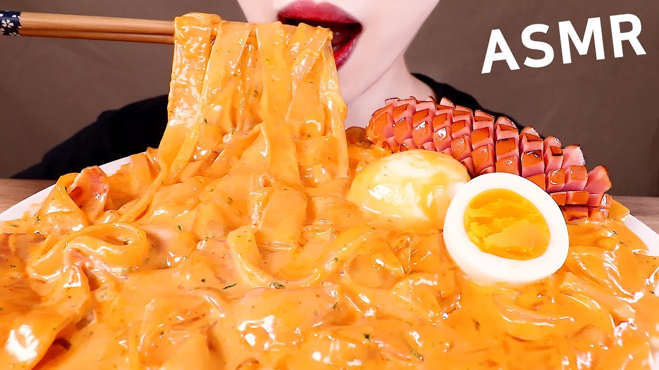 ASMR CHEESY & CREAMY CARBO FIRE GLASS NOODLES, SAUSAGES 꾸덕한 넓적당면 까르보불닭볶음면 EATING SOUNDS MUKBANG 먹방