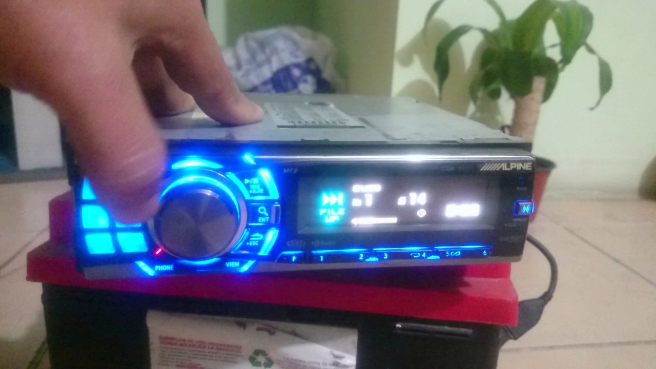 Probando el autoestereo Alpine Cda 9886.