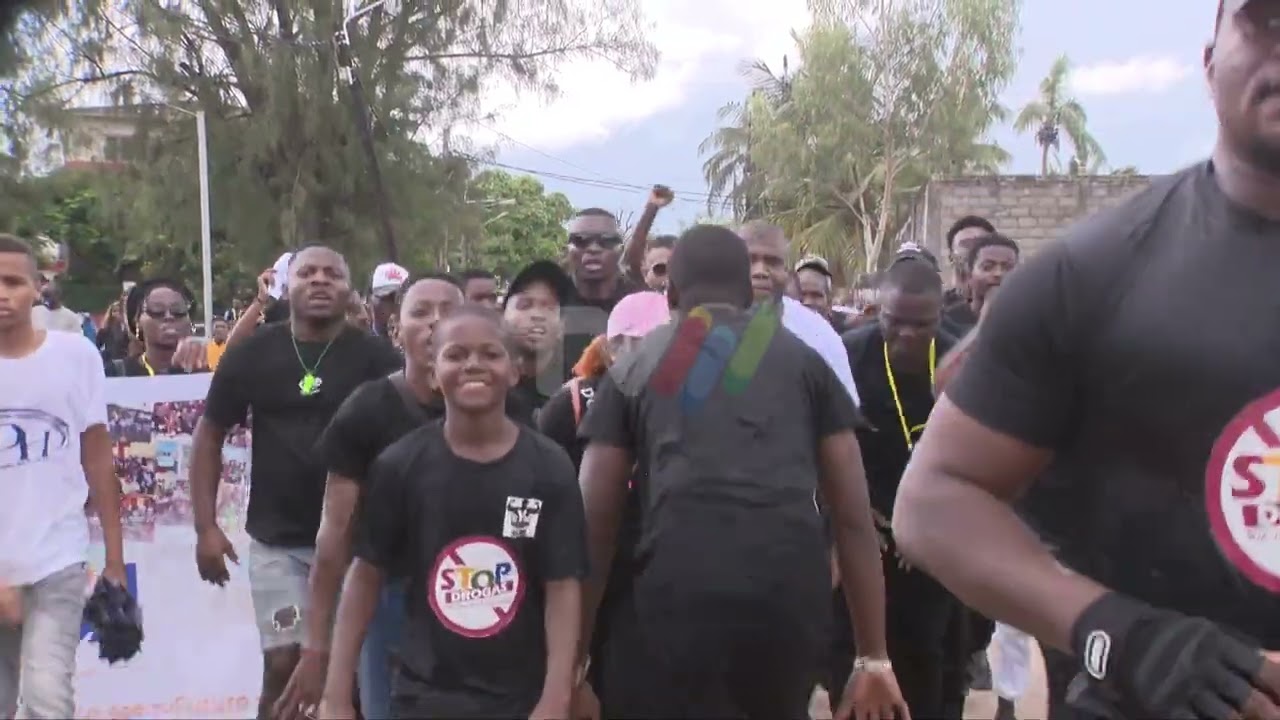 Marcha contra consumo de drogas:Juntou centenas de pessoas preocupadas com a juventude em Nacala