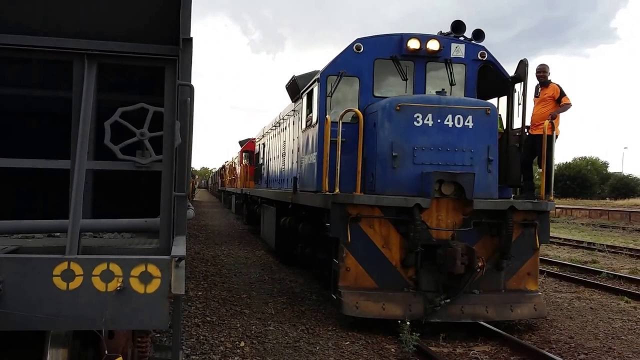 Vryburg 25-11-2016 Spoornet/Transnet GE U26C SAR Class 34 910,090,404