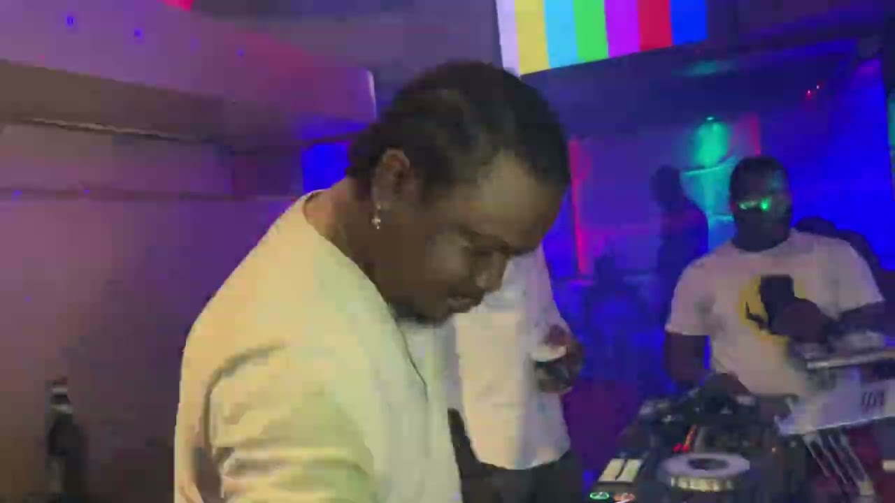 Dj seven le stricker a la Soirée de Deejay au sun city Douala Cameroun 🇨🇲