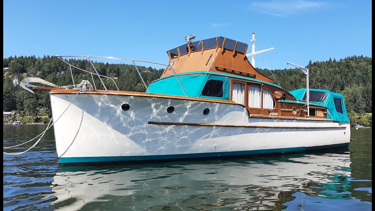 Is It Ruined? Fixing A Boat With Zero Experience - Captains Log #3