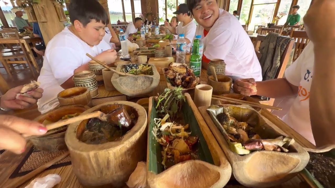 Laos LA ສະບາຍດີ🙏Luang Prabang in Laos bamboo restaurant village food มากินอาหารหลวงพระบาง