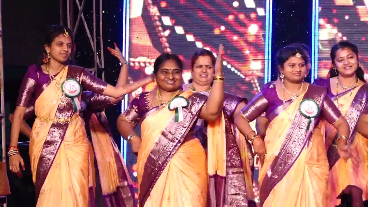 FAMILY PARTY WITH TEACHER ENDING MOMENT