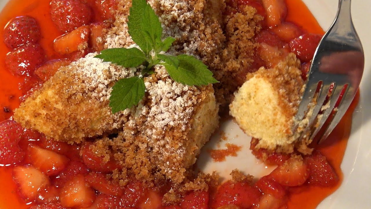 Topfennockerl mit Erdbeerragout