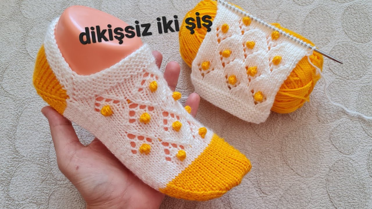 Бесшовные пинетки с помпонами из двух спиц ✅️ 