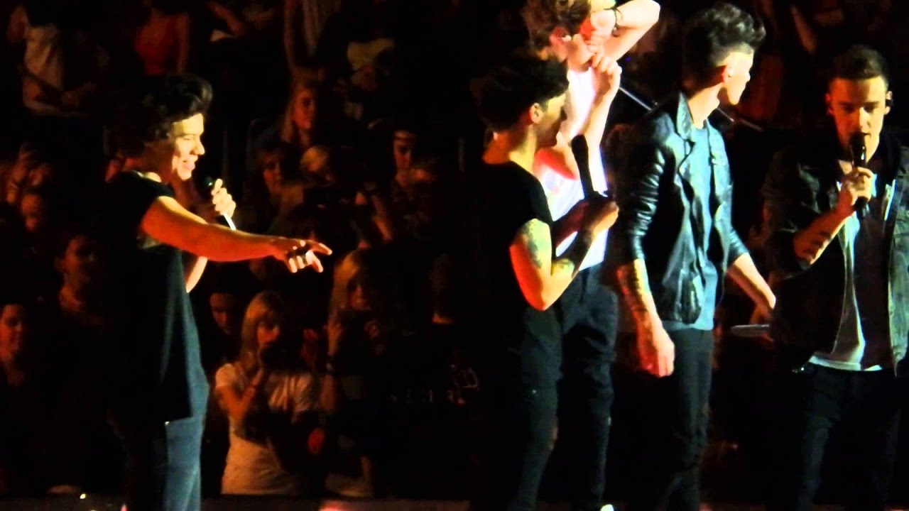 One Direction - TMH Tour @ Munich 17/5/2013 - Twitter Questions