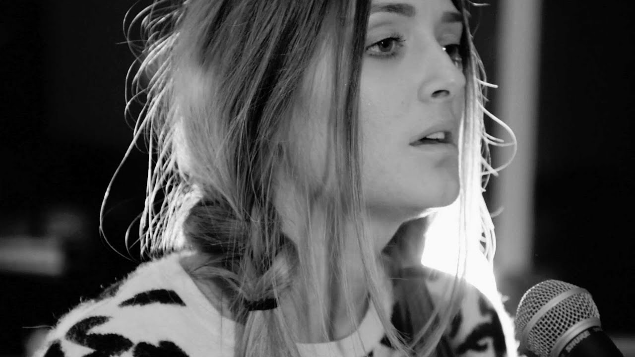 Alice Olivia - Hide I Seek