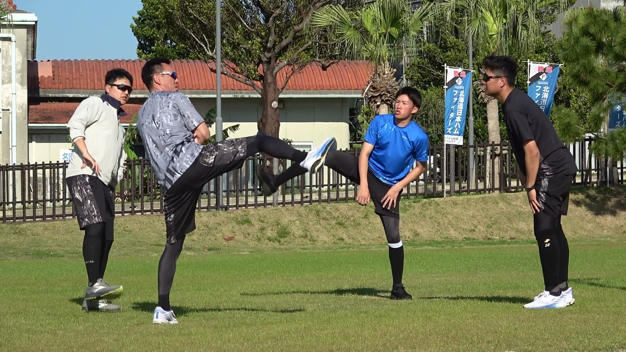 【審判ウォッチ（キャンプ編）】ブルペン横で四股トレーニングに臨むNPB審判員4名の様子【2026.2.14 ＠Enagicスタジアム名護】