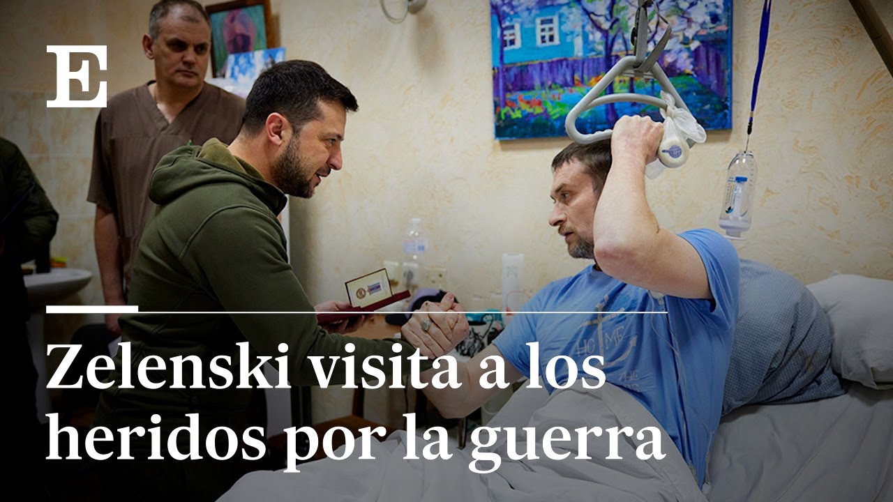 GUERRA en UCRANIA | La visita de ZELENSKI a un HOSPITAL MILITAR en UCRANIA | EL PAÍS