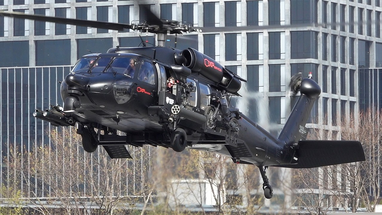 Sikorsky UH-60 L Blackhawk helicopter landing at VAI 2026 Atlanta | amazing full weapon