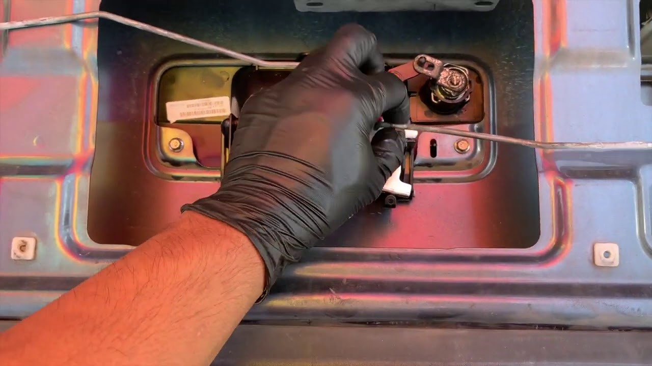 2007 Toyota Tundra Tailgate Latch Replacement