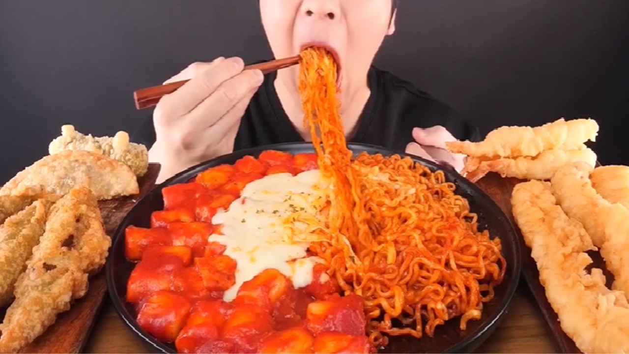 ASMR MUKBANG Spicy Cheese Noodles, Tteokbokki, Fried Shrimp & Freid Dumpling