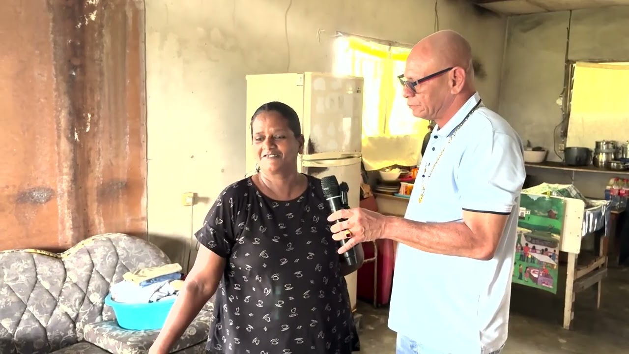 1voor12 voorzitter brengt bezoek aan familie Rambarosa 