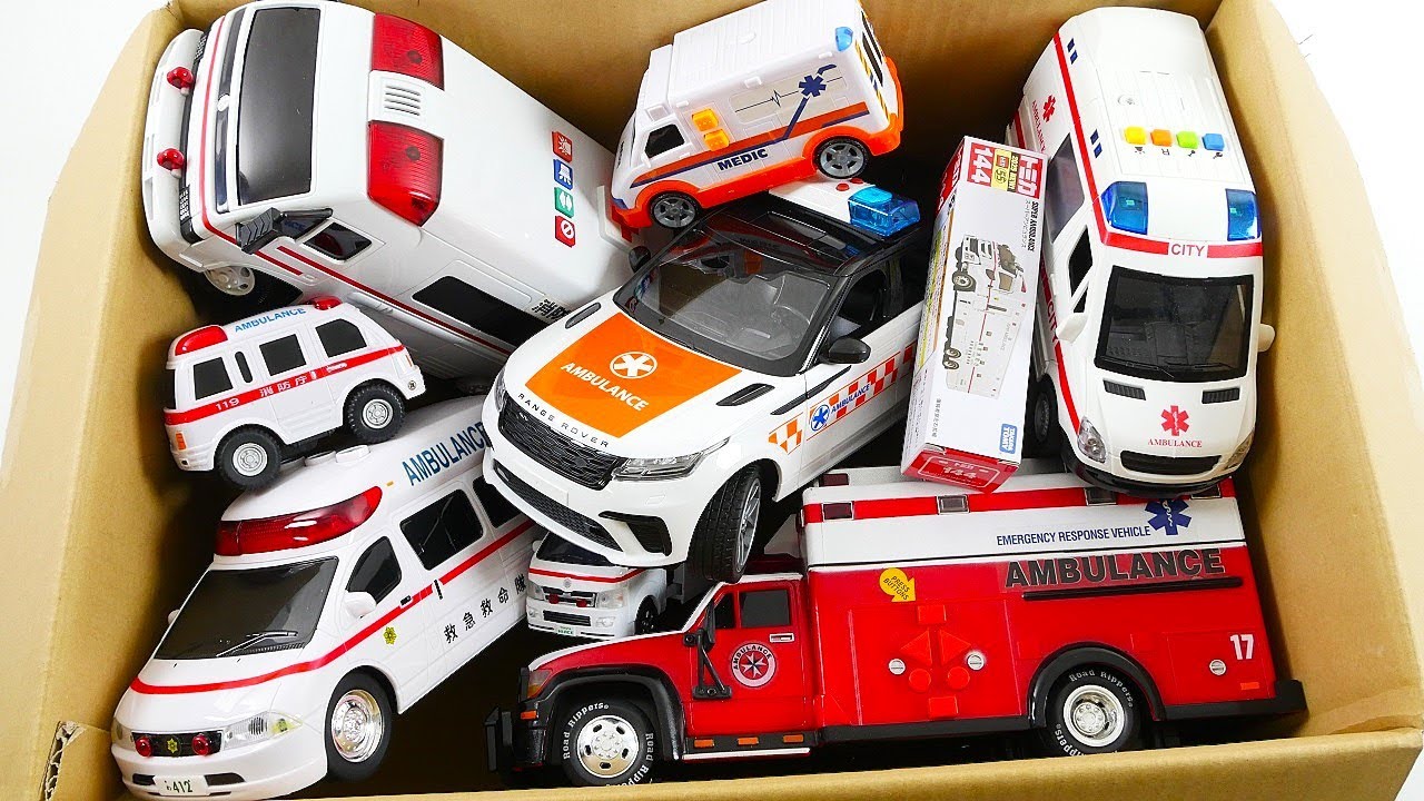 救急車のミニカーが坂道走る！緊急走行訓練です☆A miniature ambulance runs up a slope! It's emergency driving training!
