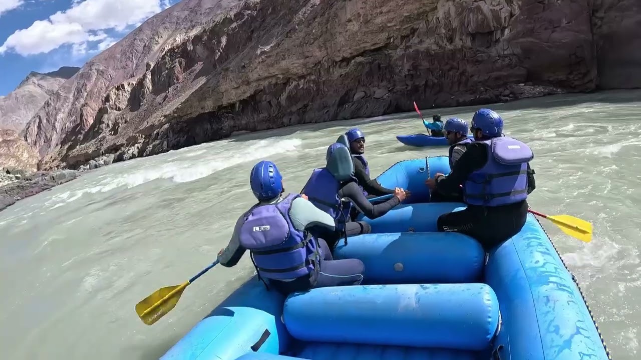 Rafting in leh,Ladakh #ladakhvibes #whitewaterrafting#Raftingi Ladakh#dailyrafting
