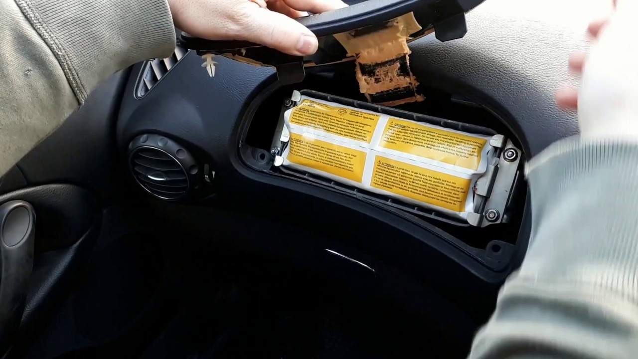 How to repair an Alfa Romeo GT Airbag cover panel on dashboard
