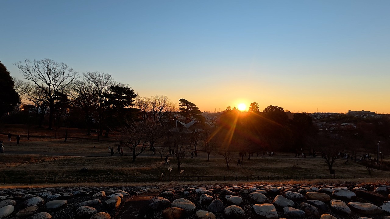 Tokyo - New Year's sunrise walk at Lake Tama [4K HDR]